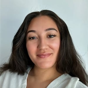 Victoria_Dominguez_Headshot